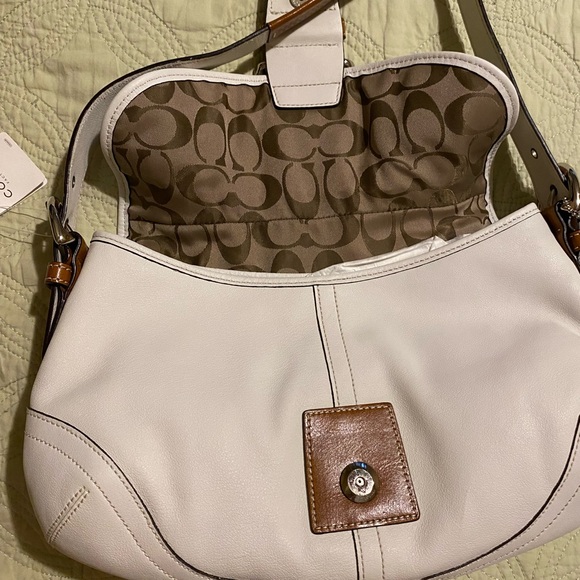Coach Cream and Tan Shoulder Bag - Picture 3 of 16